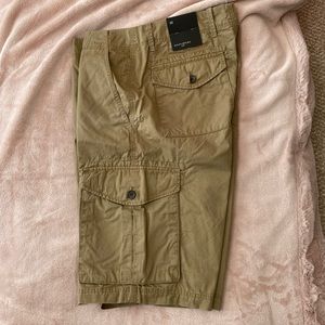 Banana Republic cargo shorts (32)
